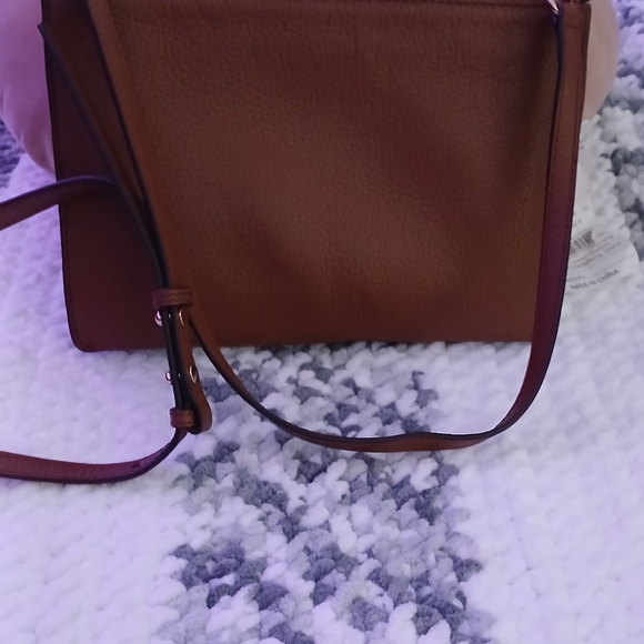 Authentic Michael Kors Pebble Leather Crossbody Bag - Picture 2 of 7